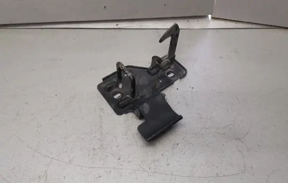 Volkswagen Touareg I Engine bonnet (hood) release handle