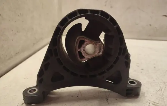 Opel Insignia A Engine mount bracket 13227769