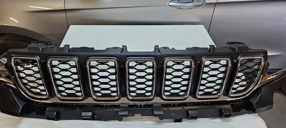 Jeep Grand Cherokee WL Front bumper upper radiator grill