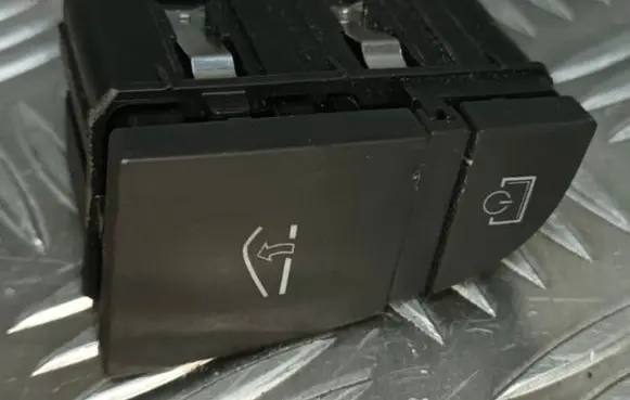 Audi A6 S6 C6 4F Glove box lock 4F1927227