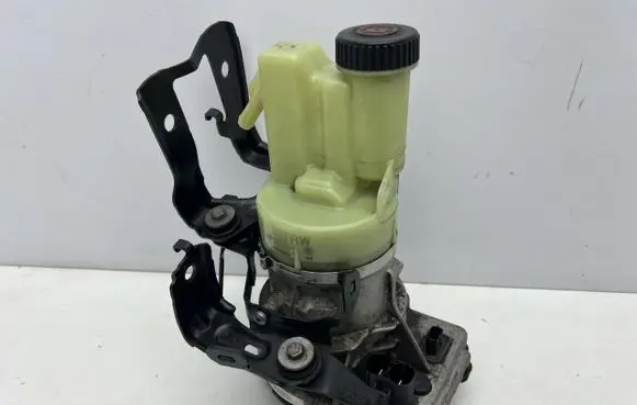 Opel Movano B Power steering pump 491103543R