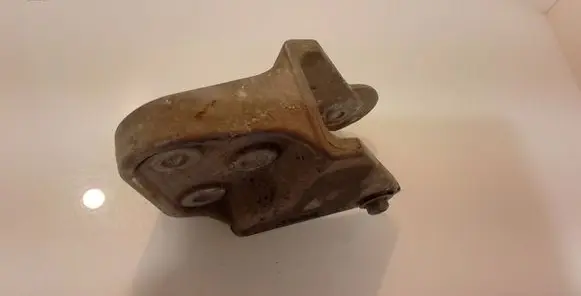 Dodge Caliber Engine mounting bracket 8522