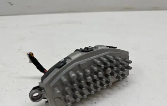 Volkswagen Golf Sportsvan Heater blower fan relay 5Q0907521C