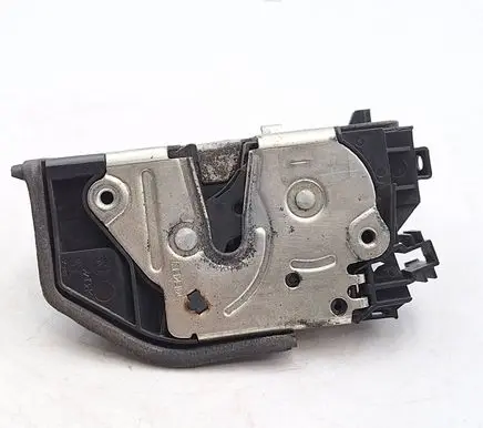 BMW 5 E60 E61 Front door lock 7167071