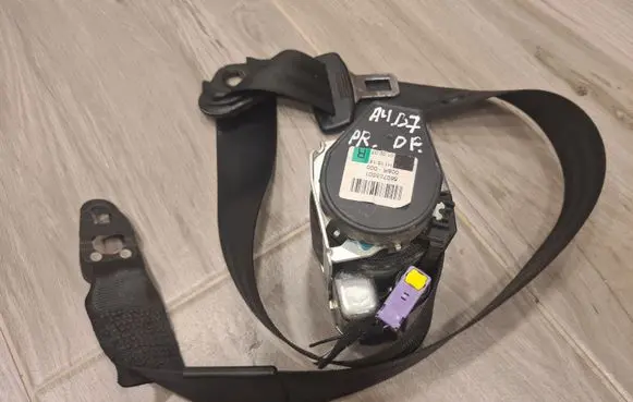 Audi A4 S4 B7 8E 8H Front seatbelt 8E0857706F