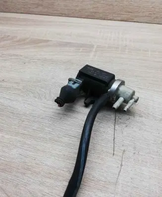 Audi A6 S6 C5 4B Turbo solenoid valve 8D0906627B 68201