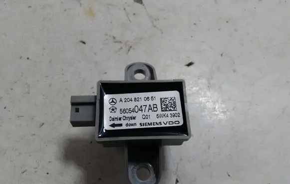 Mercedes-Benz C W204 Airbag deployment crash/impact sensor A2048210651 56054047AB