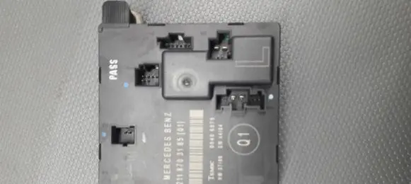 Mercedes-Benz E W211 Door control unit/module 2118703185
