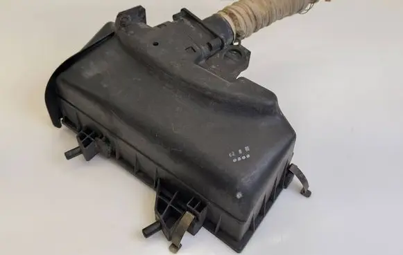 Audi 80 90 B3 Air filter box 3914070935 62M06 9569
