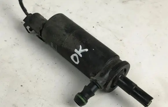 BMW 5 E39 Windscreen/windshield washer pump 8377613 67128377613 1209387