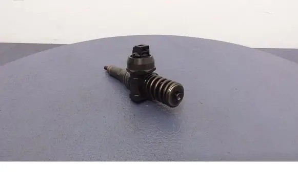 Skoda Octavia Mk2 (1Z) Fuel injector 038130073AG