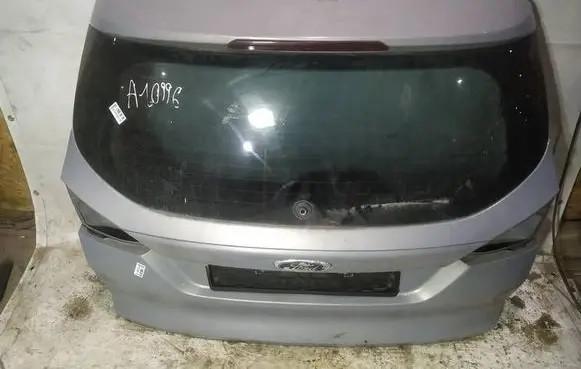Ford Focus Tailgate/trunk/boot lid pilkas