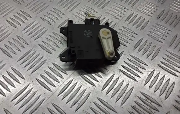 Mazda 3 I A/C air flow flap actuator/motor 861000-0990