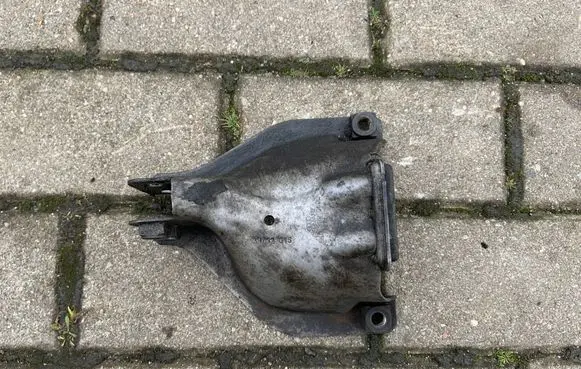 Audi A5 8T 8F Engine mounting bracket 8K0399060L 8K0399060
