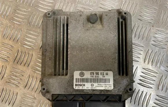 Volkswagen Touareg I Engine control unit/module 070906016AA 1039S03500 0281011481