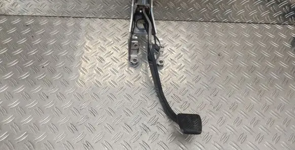 Toyota Verso Brake pedal