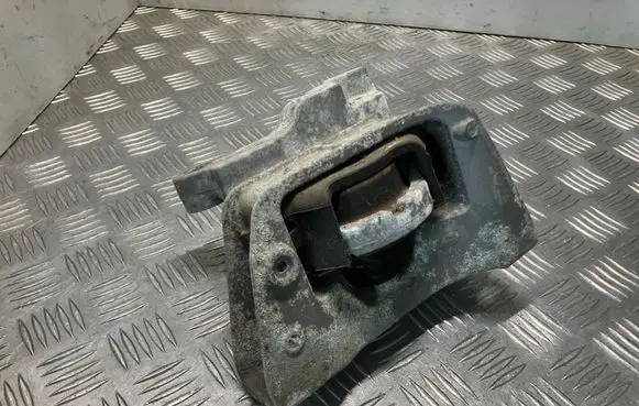 Nissan Cube Z12 Engine mount bracket