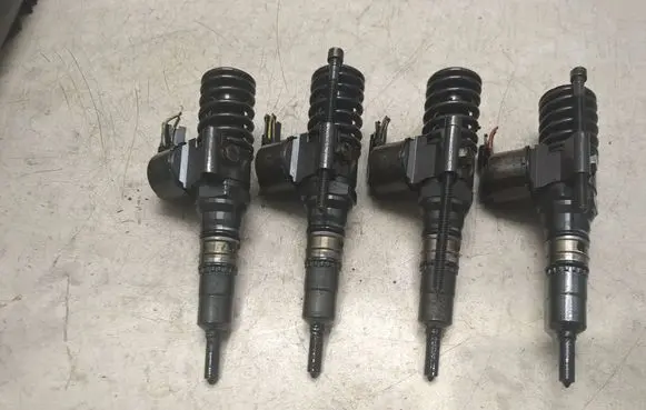 Volkswagen Touran I Fuel injectors set 0414720404