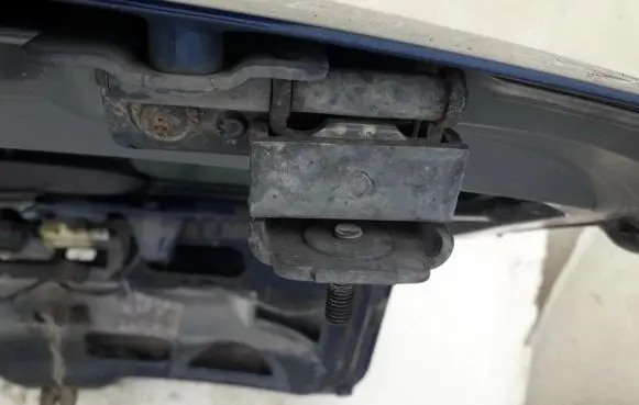 Renault Laguna II Tailgate/trunk/boot hinge