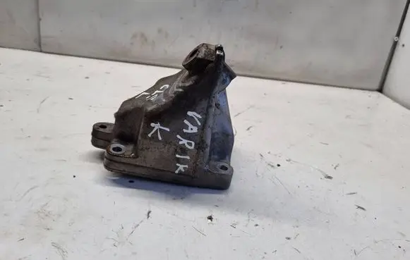 Mercedes-Benz CLS C219 Engine mounting bracket A2722231704