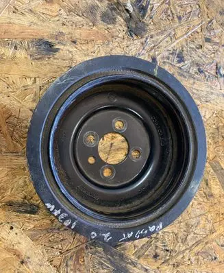Volkswagen PASSAT B6 Crankshaft pulley 03G105243