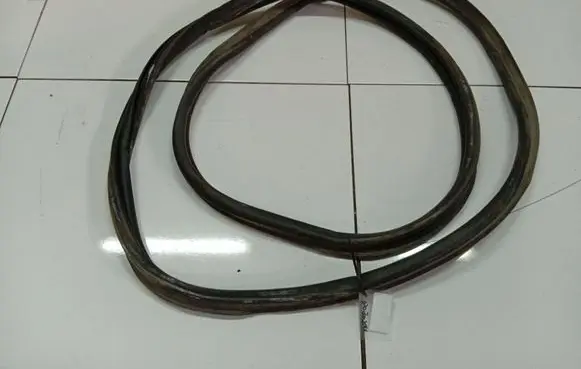 Peugeot 308 Trunk rubber seal (body) 