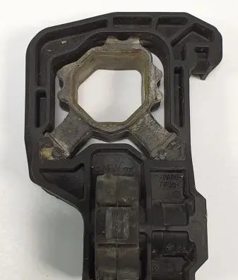 BMW 5 F10 F11 Radiator mount bracket 7575248
