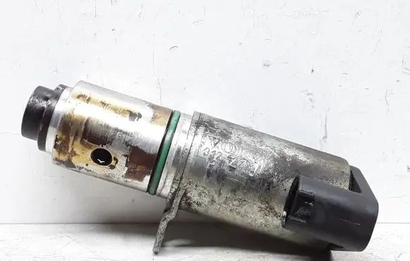 Volvo V70 Camshaft vanos timing valve 31216221