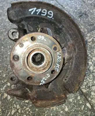 Volvo V70 Front wheel hub 