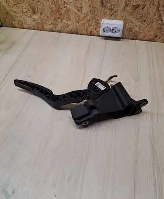 Chrysler 300 - 300C Accelerator throttle pedal 04861714AB 6PV03390304