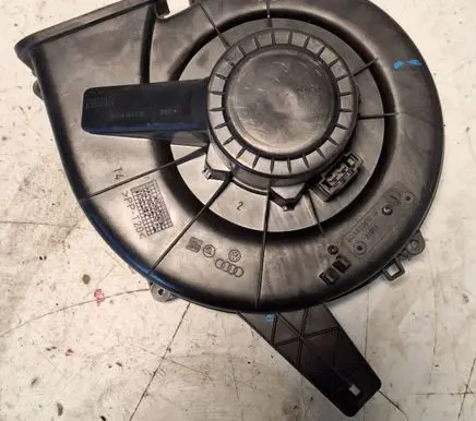 Volkswagen Fox Heater fan/blower 6Q1820015G A1916