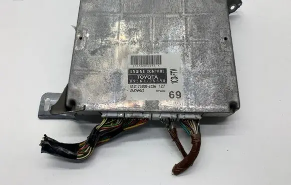 Toyota Avensis T250 Engine control unit/module ECU 8966105690