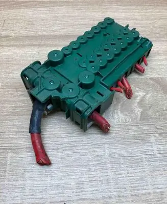 BMW 5 E39 Battery relay fuse 8367768 8370639