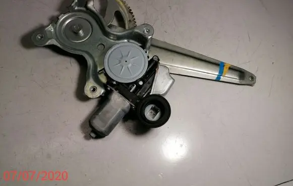 Lexus IS 220D-250-350 Rear door window regulator with motor 6984053040 8571053060
