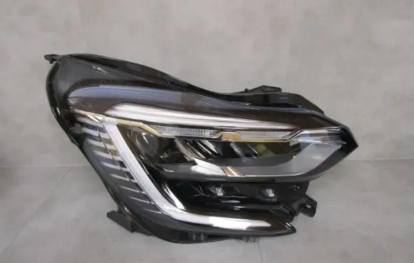 Renault Captur II Headlight/headlamp 260104525R 01393032