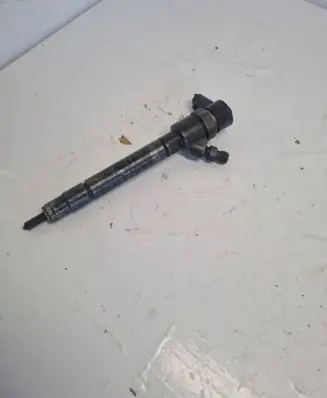 Volvo S60 Fuel injector 30750283