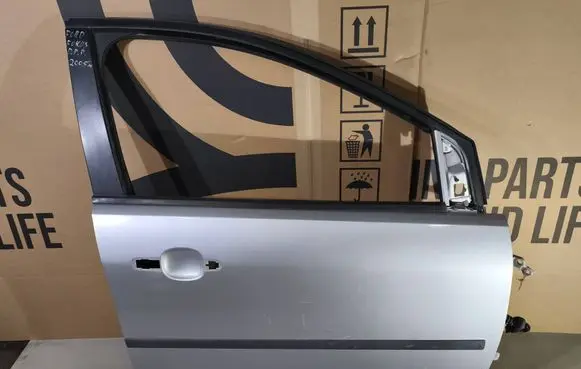 Ford Focus Front door