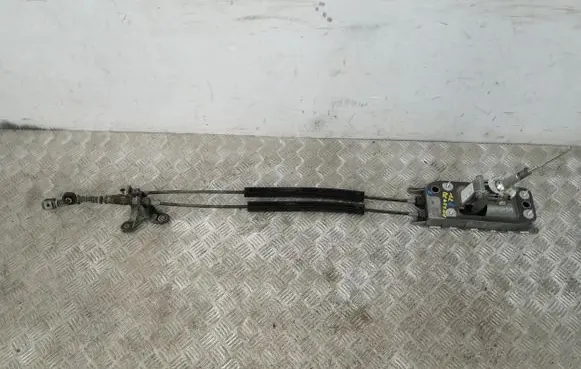 Volkswagen Touran II Gear shifter/selector 1T0711049BA