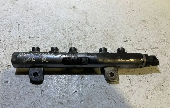 Jeep Grand Cherokee Fuel main line pipe 013714 35032008F 0445216050