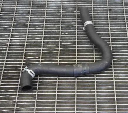 Engine coolant pipe/hose