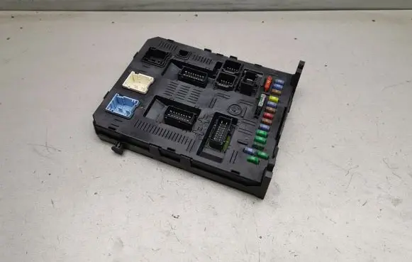Citroen C4 I Fuse module 9660105980