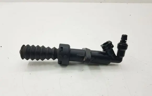 Clutch slave cylinder