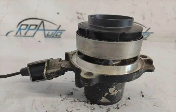Volkswagen Golf VII Water pump 04L121011E