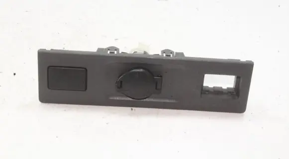 Toyota Prius+ (ZVW40) 12 V Socket (front) 5544947040