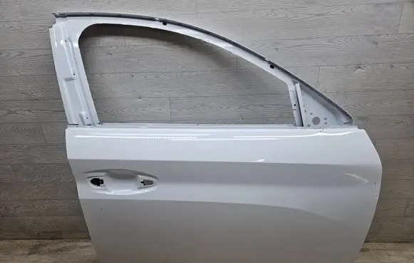 Peugeot 208 II Front door 9829810480