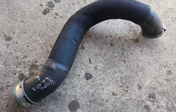 Chrysler 300 - 300C Intercooler hose/pipe 04861689AB