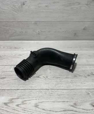 BMW X6 E71 Turbo air intake inlet pipe/hose 7798338 58300015 446285601