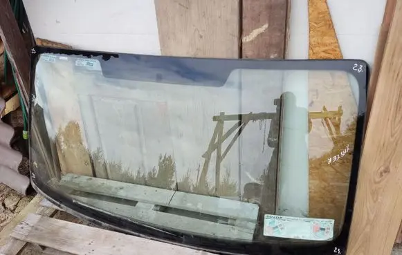 Renault Master II Front windscreen/windshield window 43R00443