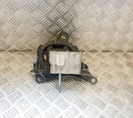 Toyota C-HR I Engine mount bracket