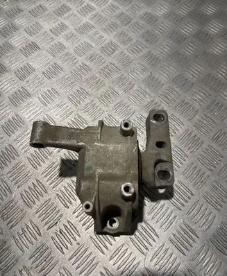 Volkswagen Tiguan Engine mount bracket 5N0199262